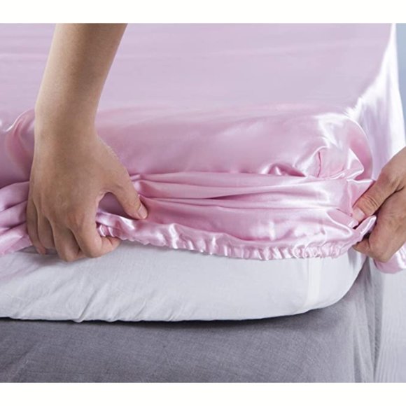 4-Piece Hypoallergenic Silk Satin Sheets - Picture 5 of 6